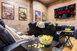 Family Lodge - Heated Pool, WiFi, Theatre, FirePit - Image 4