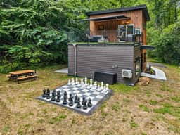 Rooftop Hot tub Pickleball Pool table - Image 3
