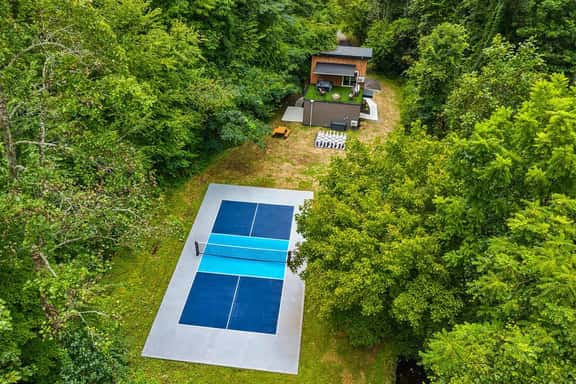 Rooftop Hot tub Pickleball Pool table - Image 1