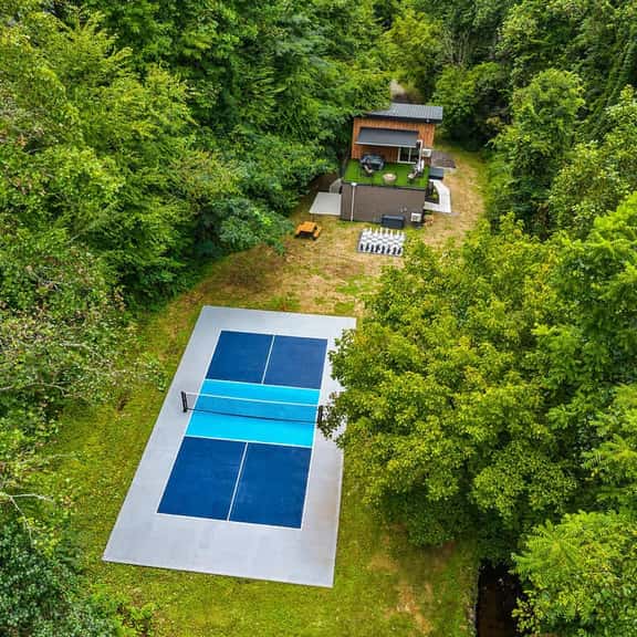 Rooftop Hot tub Pickleball Pool table - Image 1